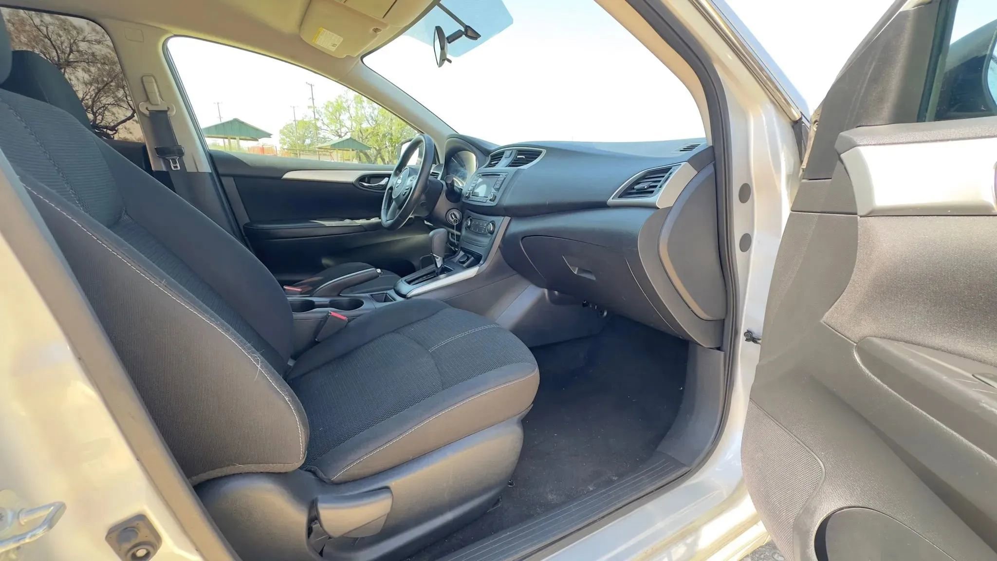 Used 2018 Nissan Sentra S image 10