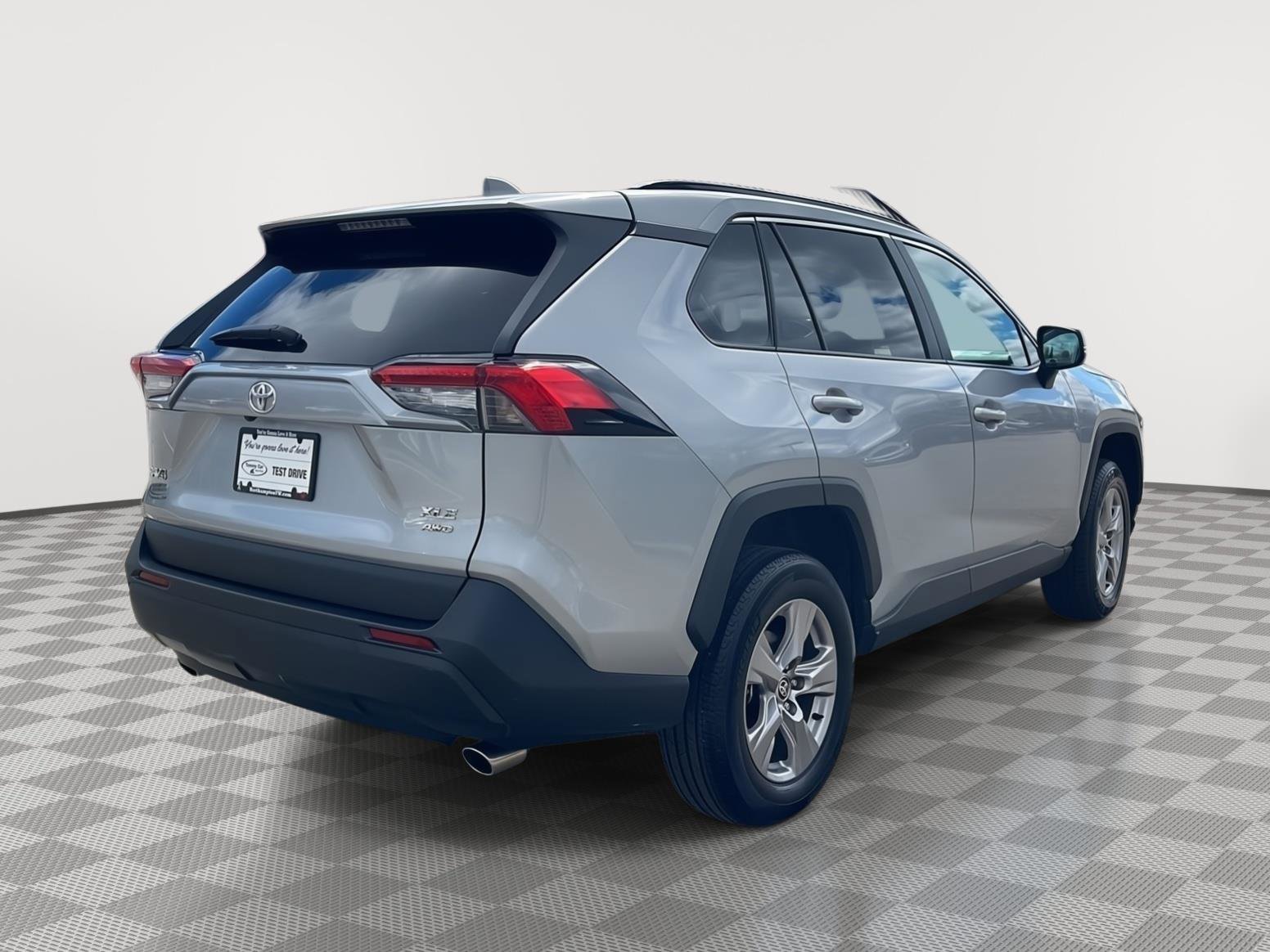Used 2025 Toyota RAV4 XLE AWD/4WD image 5
