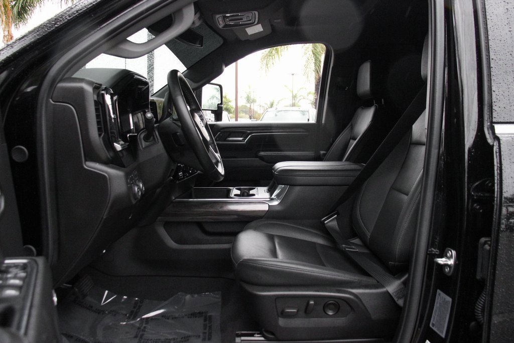 Used 2024 Chevrolet Silverado 2500 LTZ w/ LTZ Convenience Package image 18