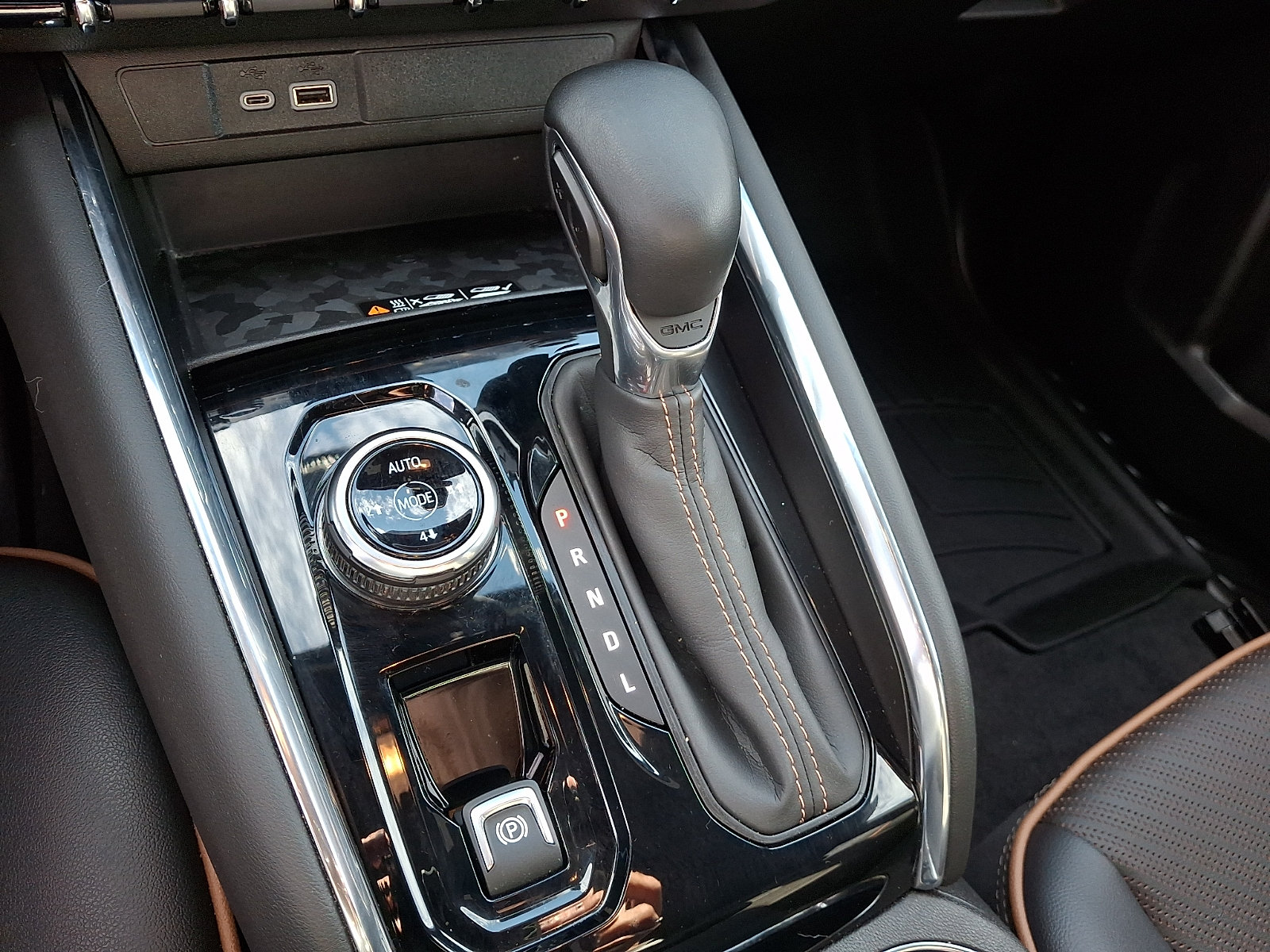 Used 2024 GMC Canyon AT4 w/ AT4 Premium Package AWD/4WD image 22