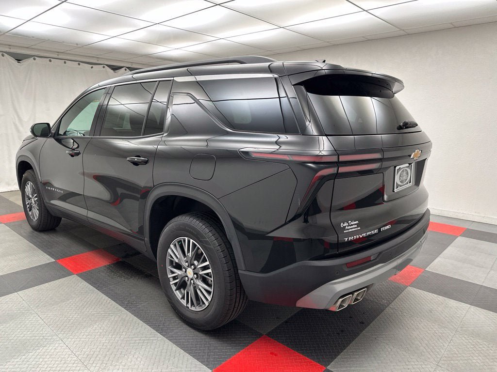 Used 2026 Chevrolet Traverse LT AWD/4WD image 4