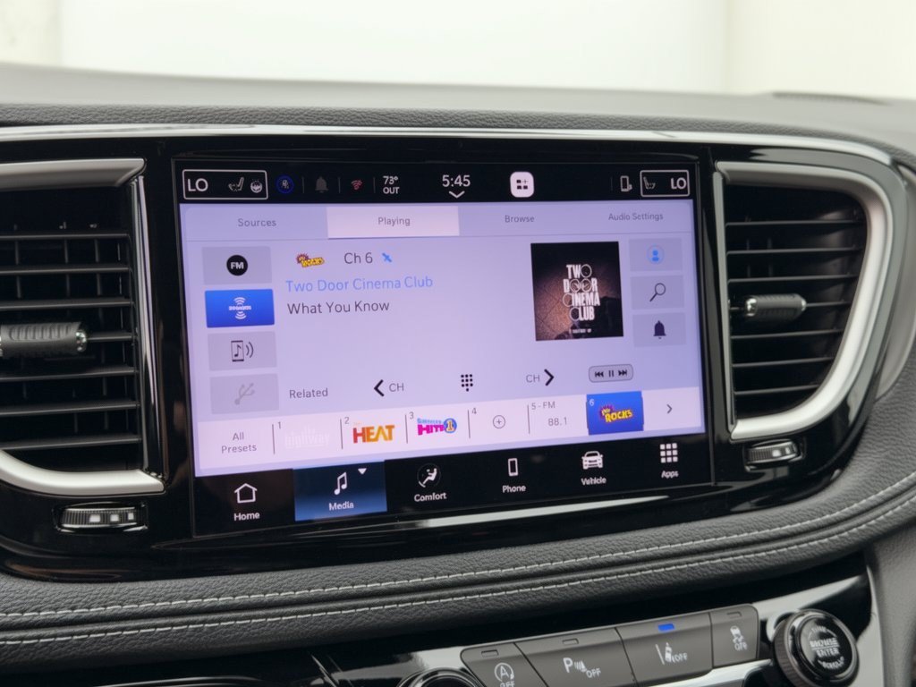 New 2027 Chrysler Pacifica Select FWD image 23