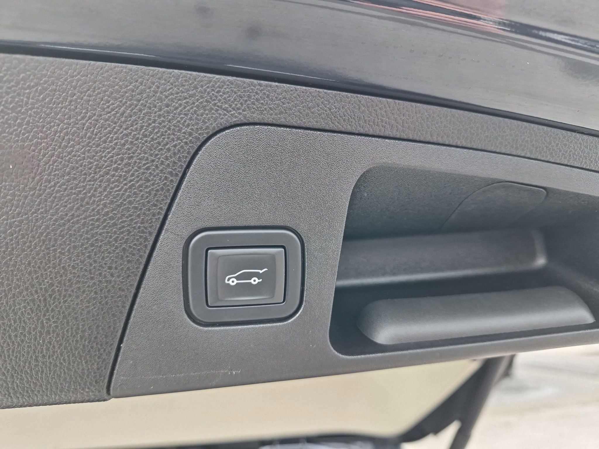 Used 2020 Buick Envision Essence w/ Experience Buick Package image 31