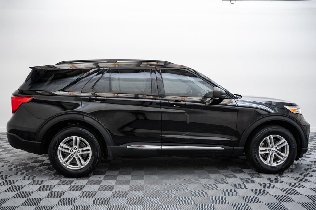 Used 2022 Ford Explorer XLT w/ Equipment Group 202A AWD/4WD image 4