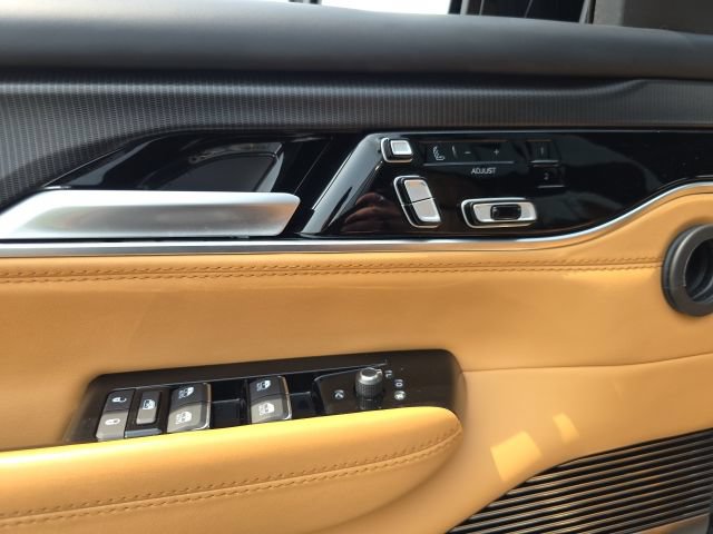Used 2025 Jeep Grand Wagoneer L Series III w/ Rear Seat Video Group 1 AWD/4WD image 12