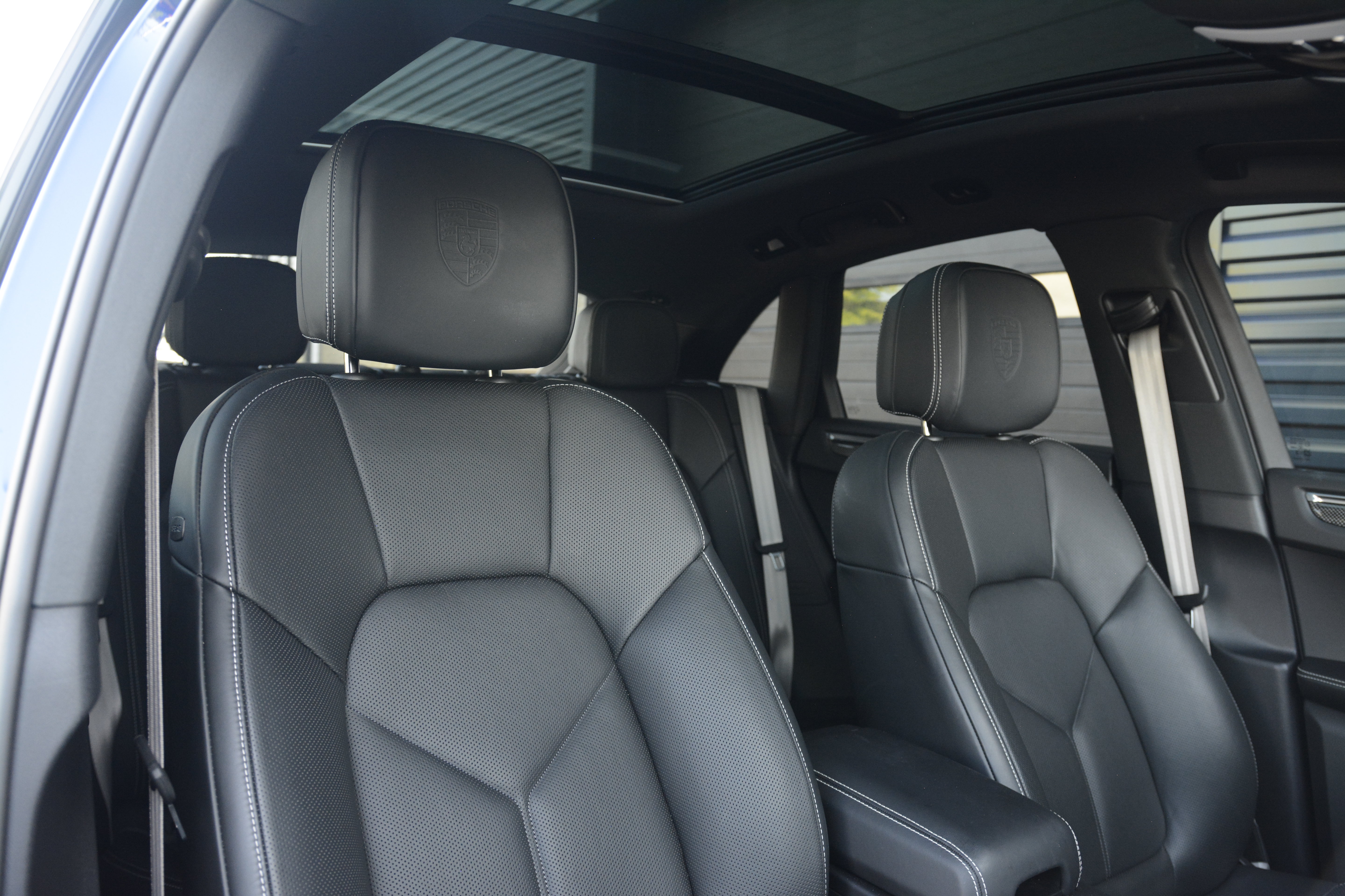 Certified 2026 Porsche Macan Turbo AWD/4WD image 19