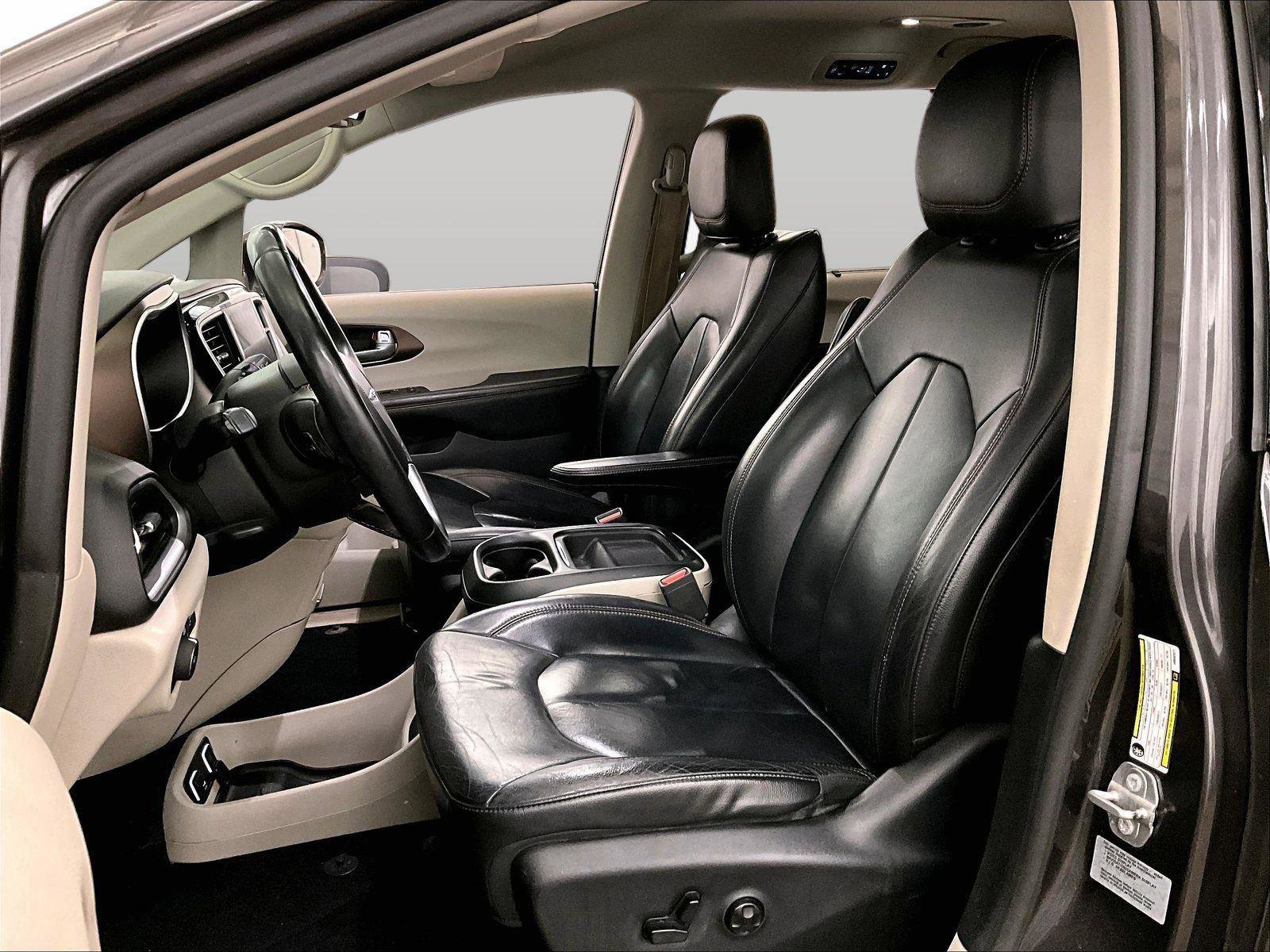 Used 2017 Chrysler Pacifica Touring-L w/ 13 Speaker Alpine Sound Group image 24