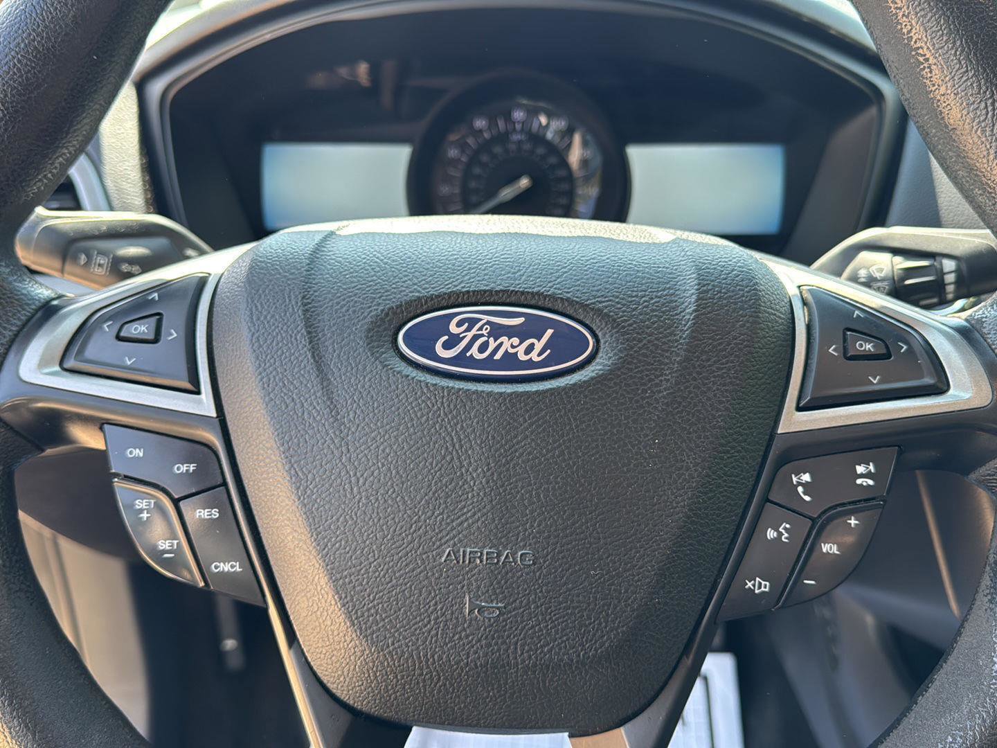 Used 2018 Ford Fusion SE FWD image 12