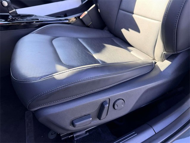 Used 2025 Kia Niro SX image 17