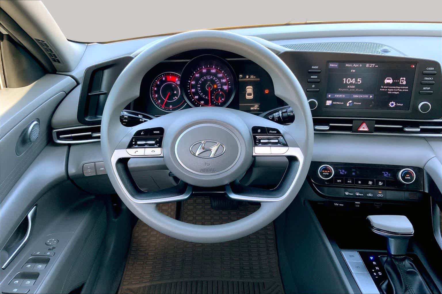 Used 2022 Hyundai Elantra SEL w/ Cargo Package FWD image 6