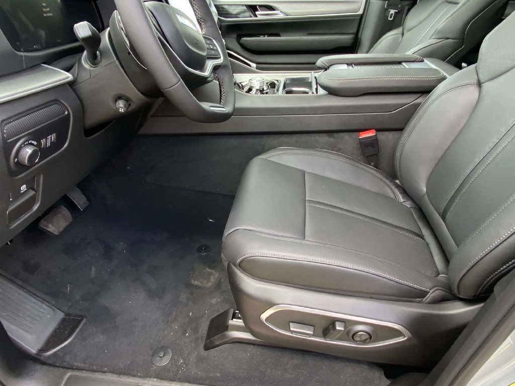 New 2026 Jeep Grand Wagoneer Limited AWD/4WD image 11