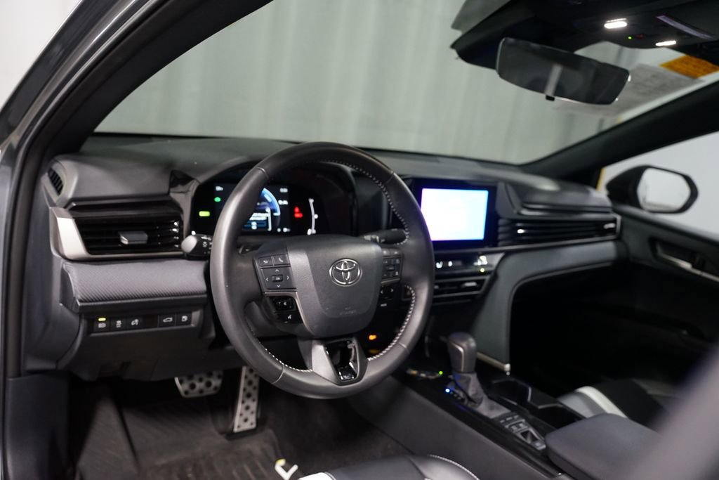 Used 2025 Toyota Camry SE FWD image 7