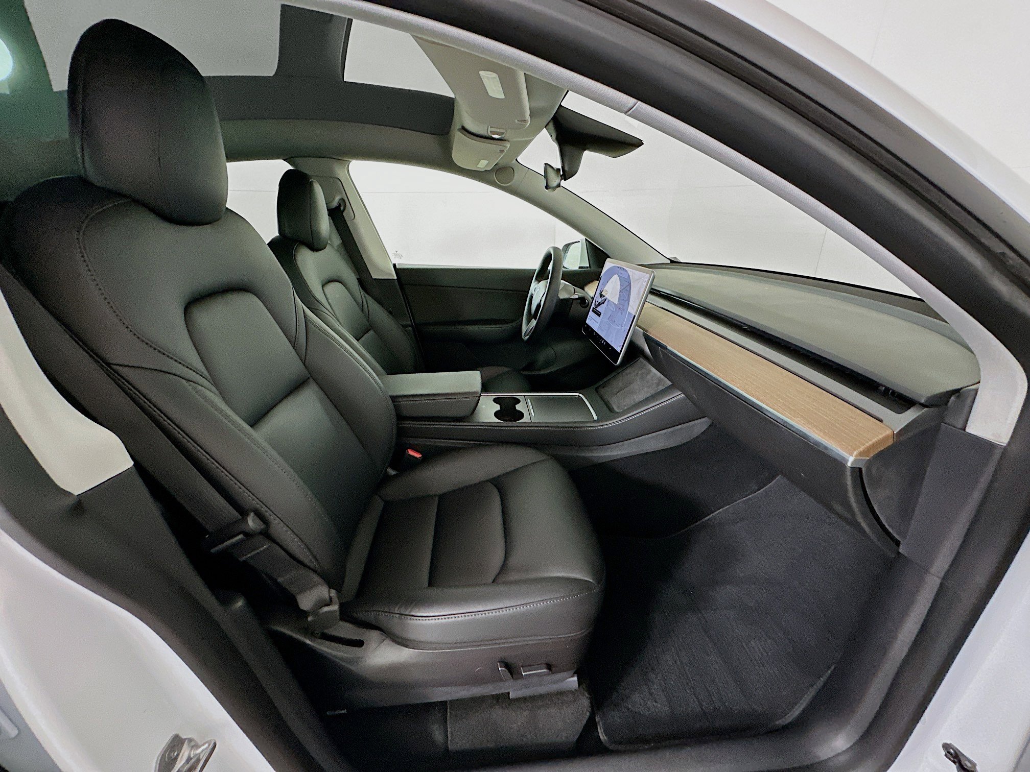 Used 2022 Tesla Model Y Long Range image 32