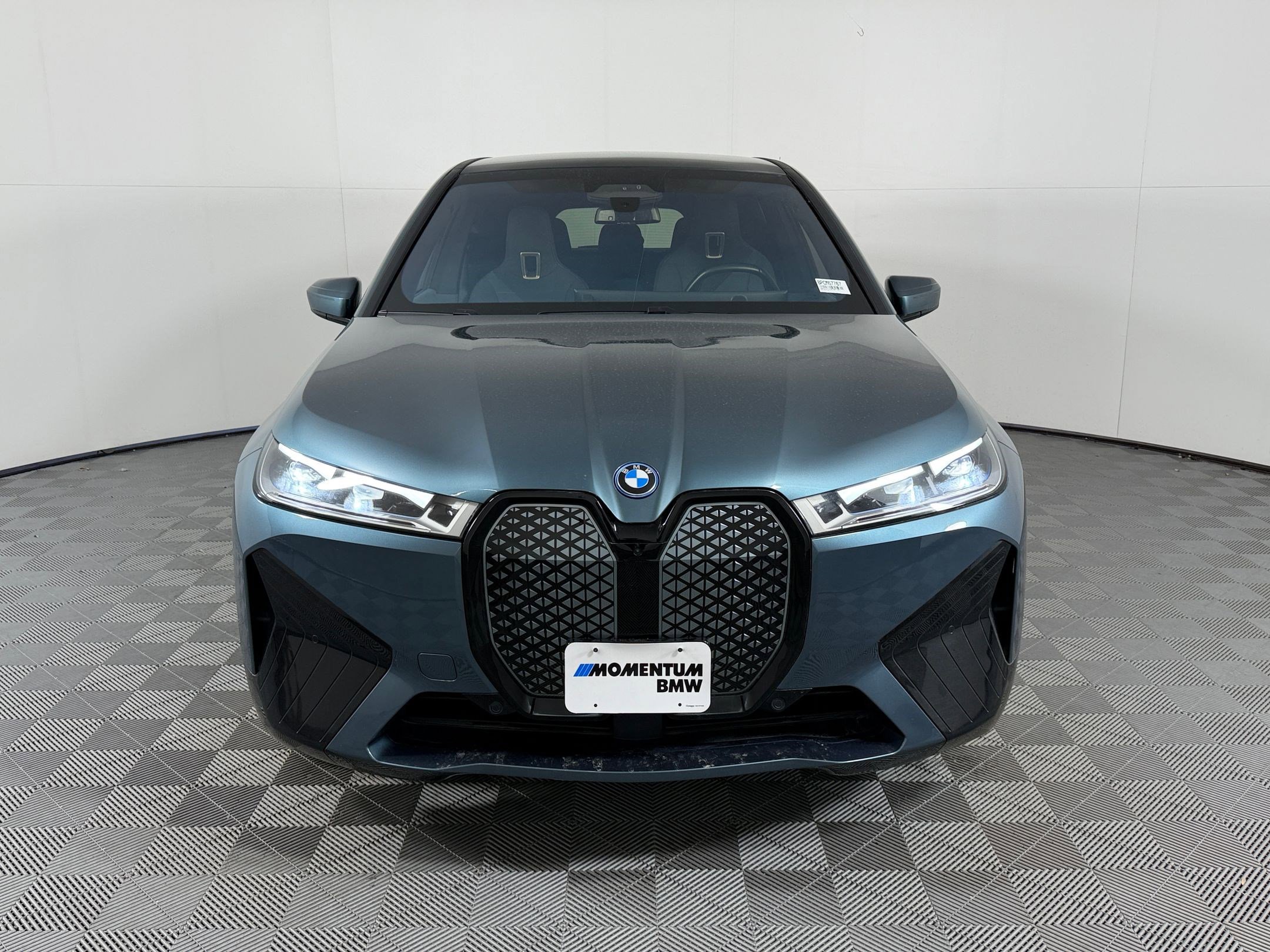 Certified 2023 BMW iX xDrive50 w/ Premium Package AWD/4WD image 6