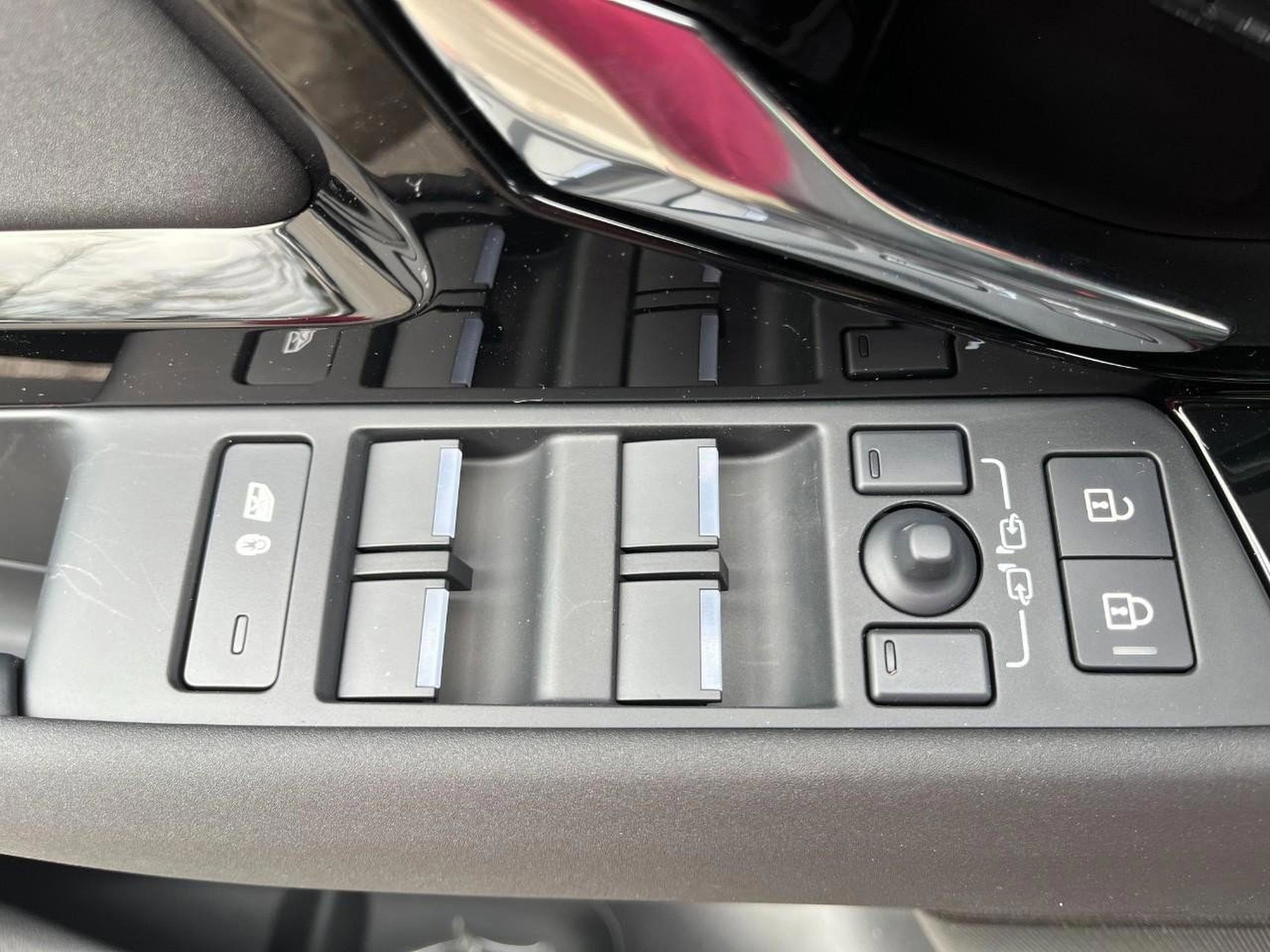 Used 2026 Land Rover Range Rover Evoque S image 33