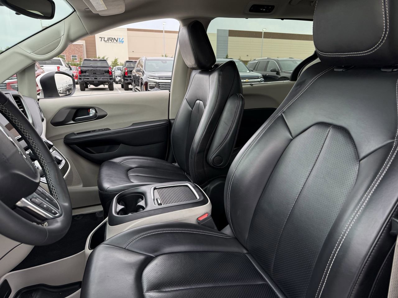 Used 2023 Chrysler Pacifica Touring-L FWD image 22