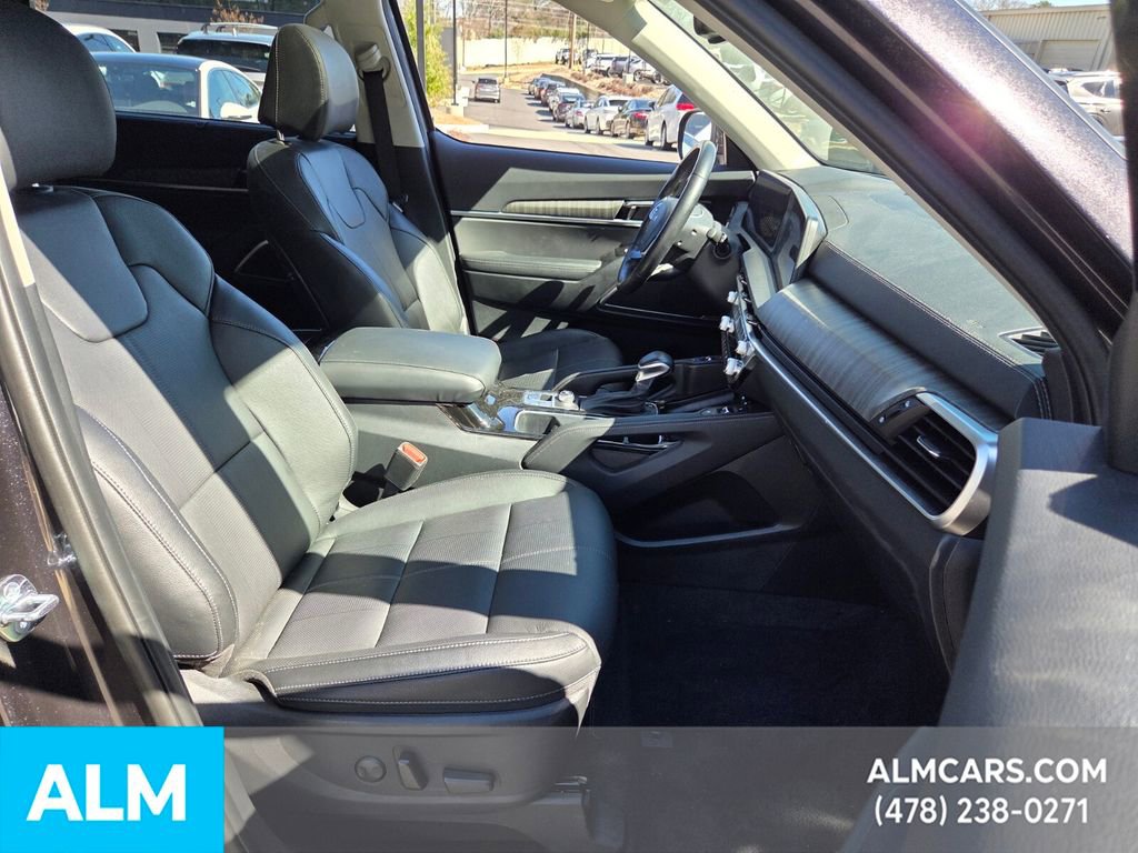 Used 2025 Kia Telluride EX image 16