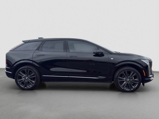 Used 2025 Cadillac Optiq Sport 2 image 7