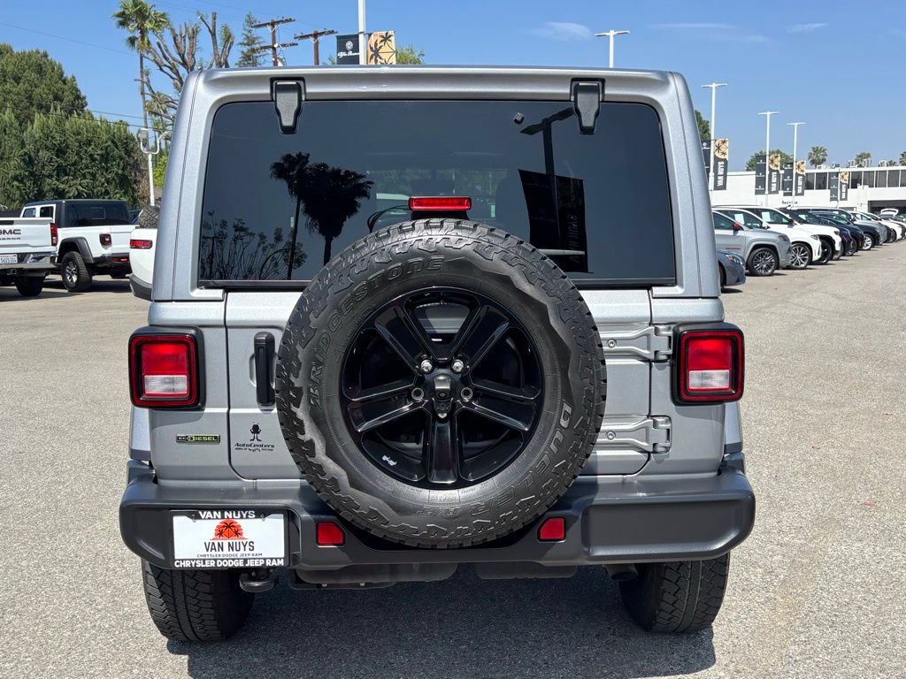 Used 2021 Jeep Wrangler Unlimited Sahara AWD/4WD image 4