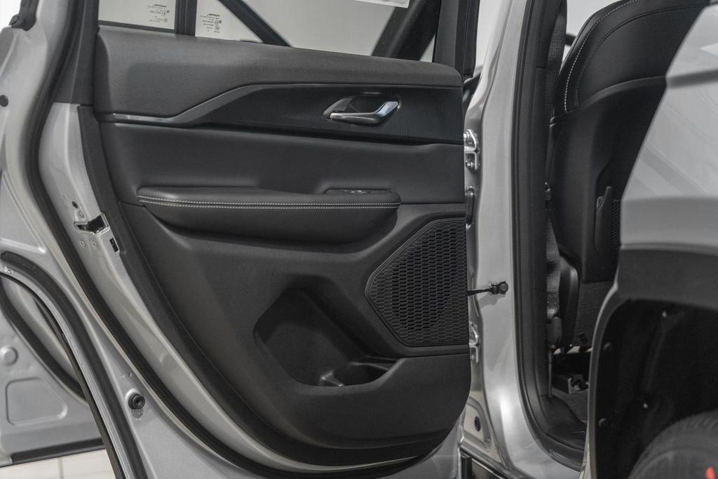 New 2025 Jeep Grand Cherokee Altitude image 35