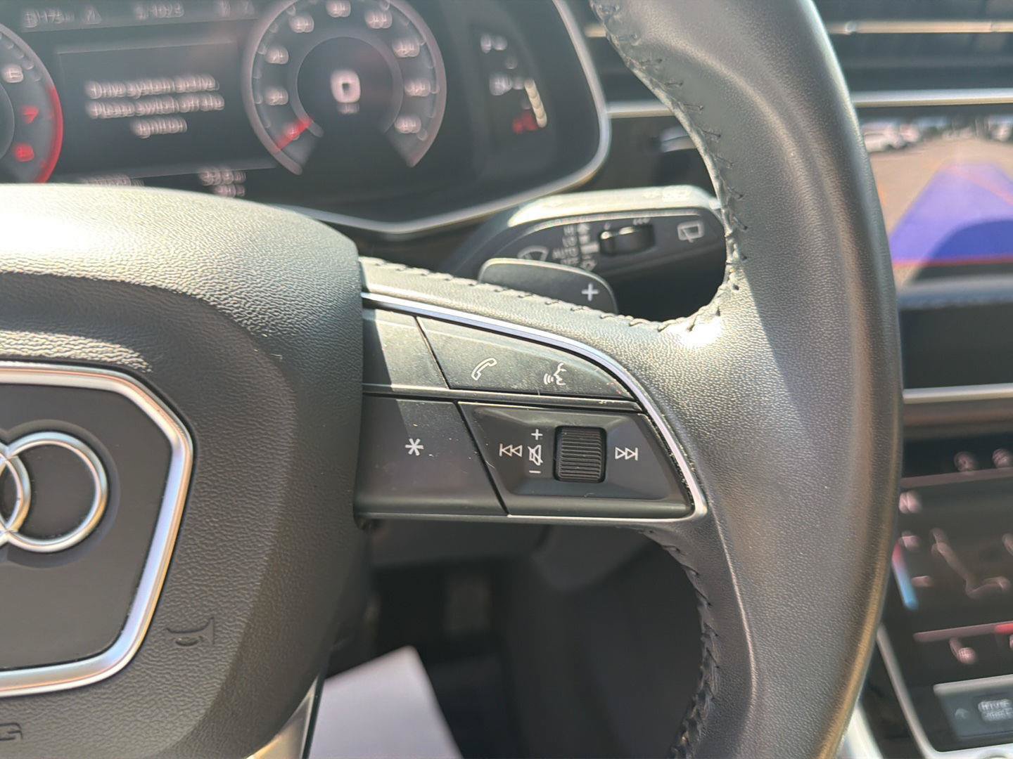 Used 2019 Audi Q8 Premium w/ Convenience Package AWD/4WD image 28