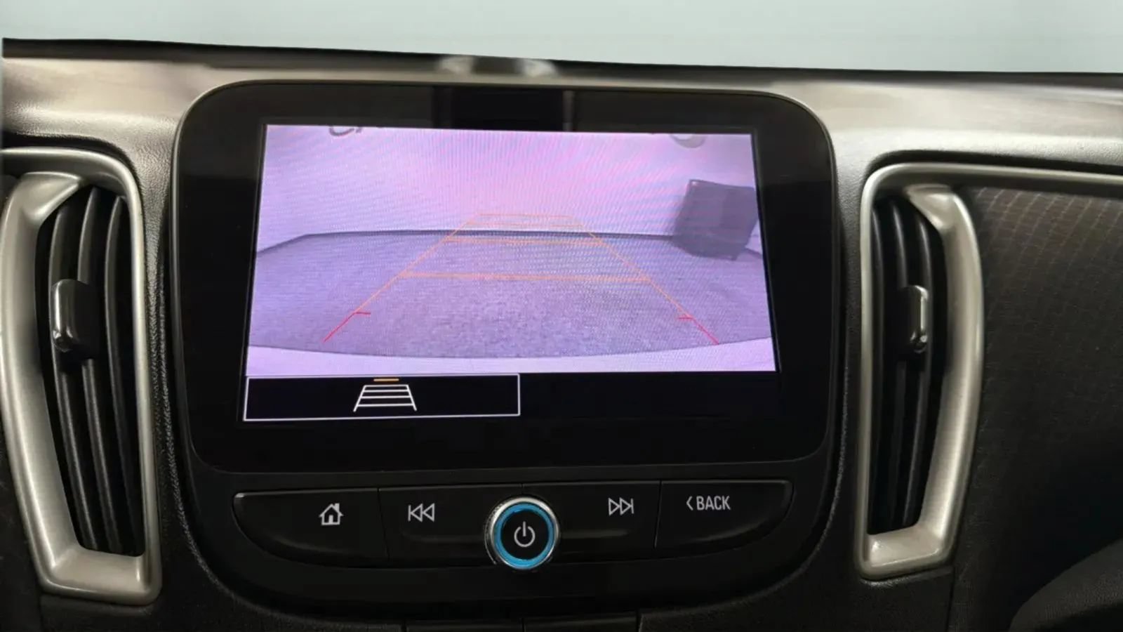 Used 2022 Chevrolet Malibu LT FWD image 17