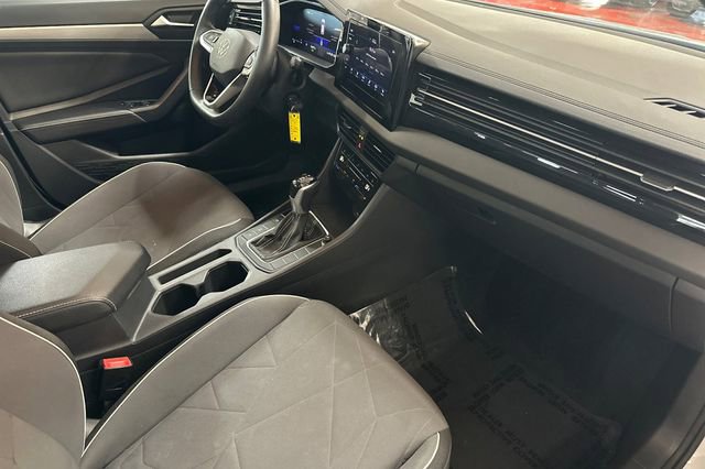 Certified 2025 Volkswagen Jetta Sport image 18