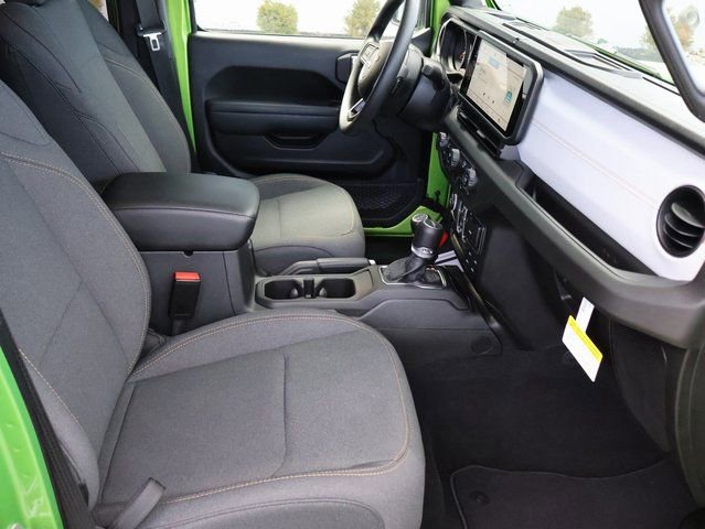 Used 2025 Jeep Gladiator Sport image 14