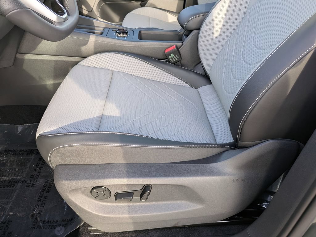 New 2026 Volkswagen Tiguan SE R-Line FWD image 16