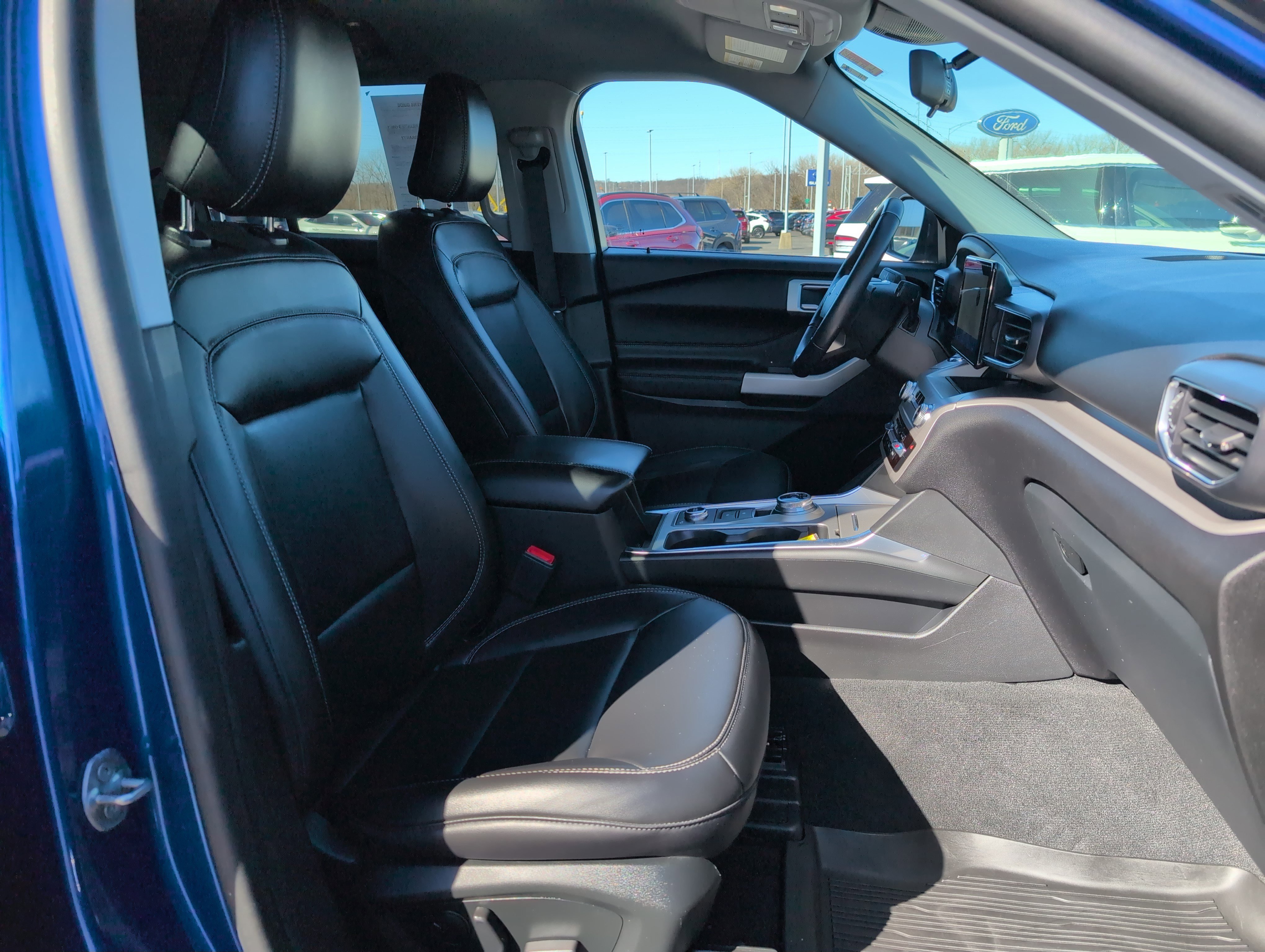 Used 2022 Ford Explorer XLT w/ Equipment Group 202A image 10