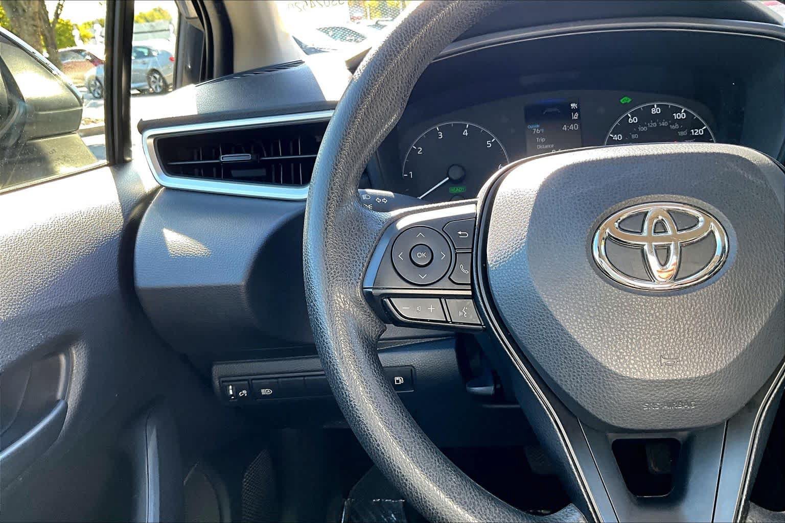 Used 2025 Toyota Corolla LE AWD/4WD image 23