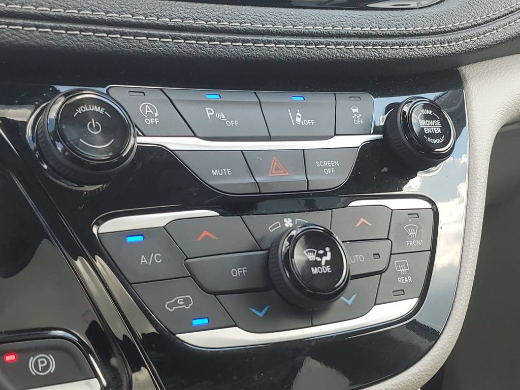 Certified 2023 Chrysler Pacifica Limited FWD image 31