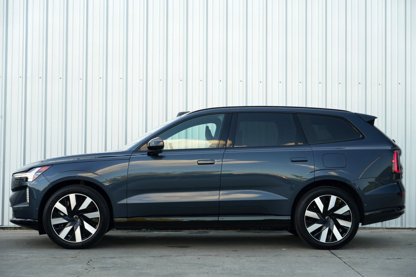 Used 2025 Volvo EX90 Ultra image 54
