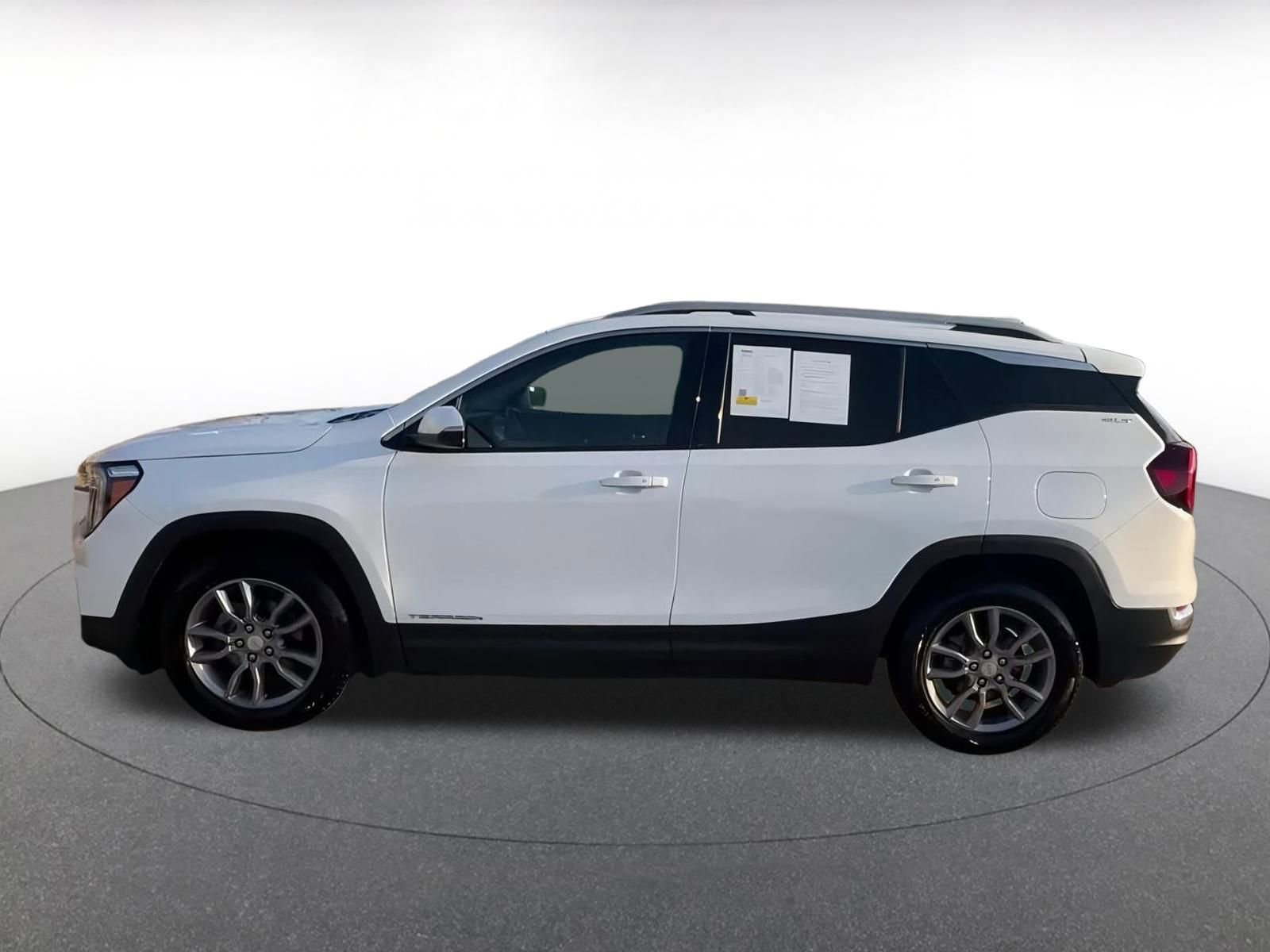 Used 2023 GMC Terrain SLT image 9