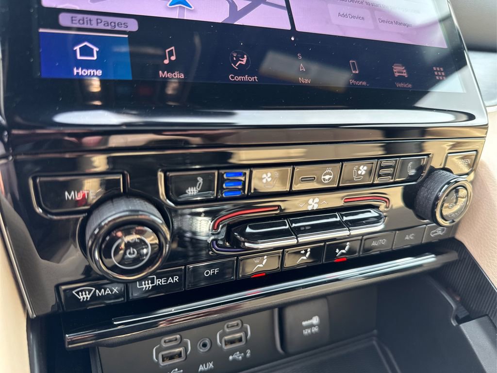 Used 2025 Jeep Grand Cherokee L Limited w/ Luxury Tech Group II image 46