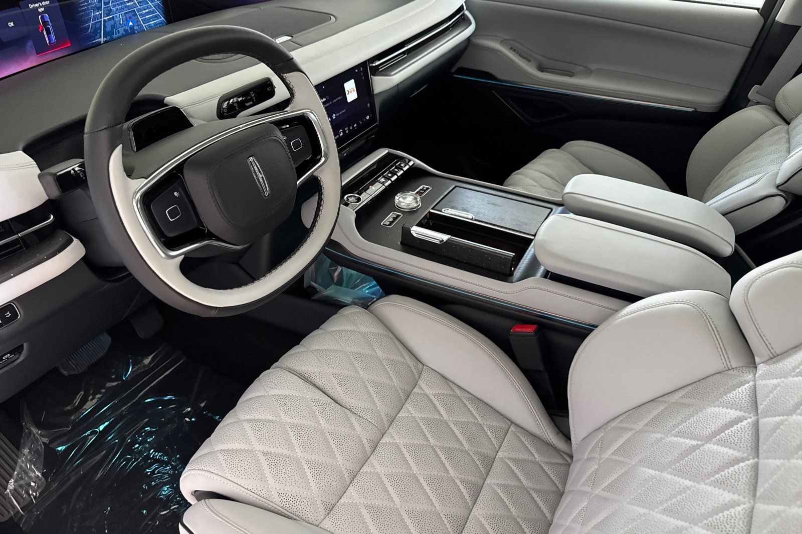 New 2026 Lincoln Navigator L Black Label AWD/4WD image 7