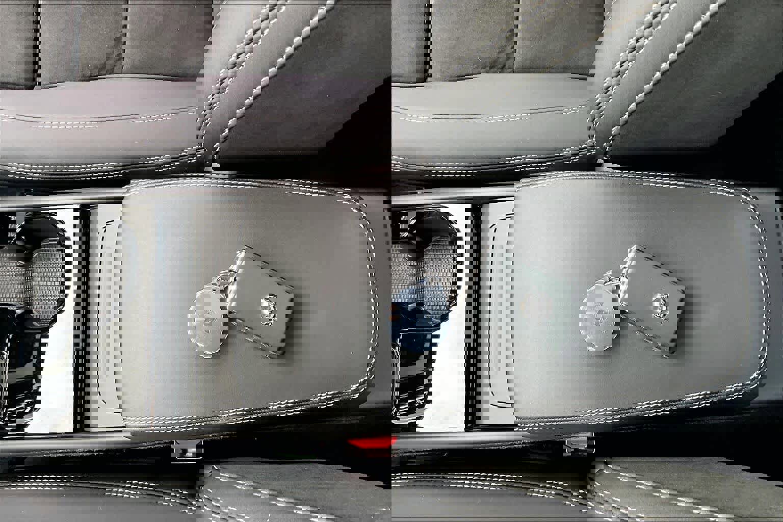 Used 2023 Volvo XC40 Recharge Ultimate image 14