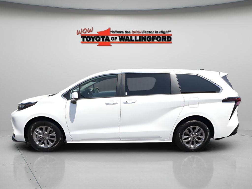New 2026 Toyota Sienna LE FWD image 2