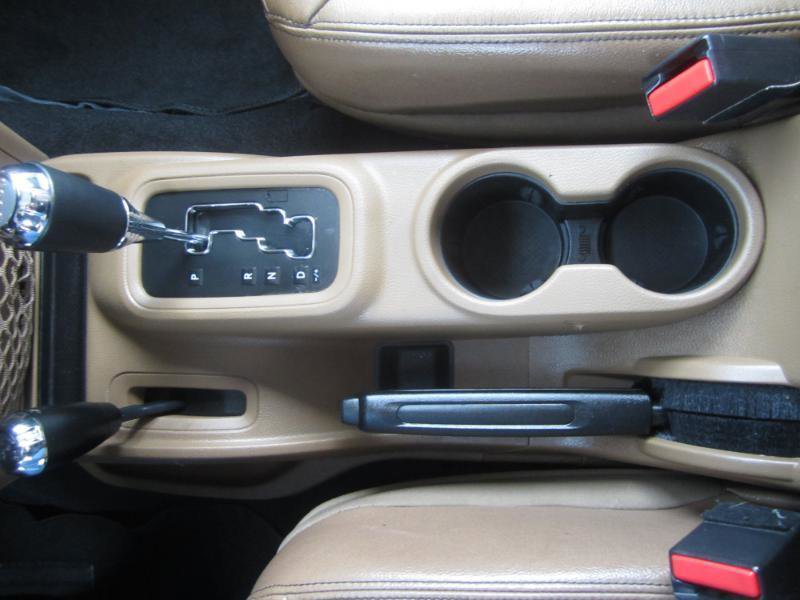 Used 2015 Jeep Wrangler Unlimited Sahara AWD/4WD image 37