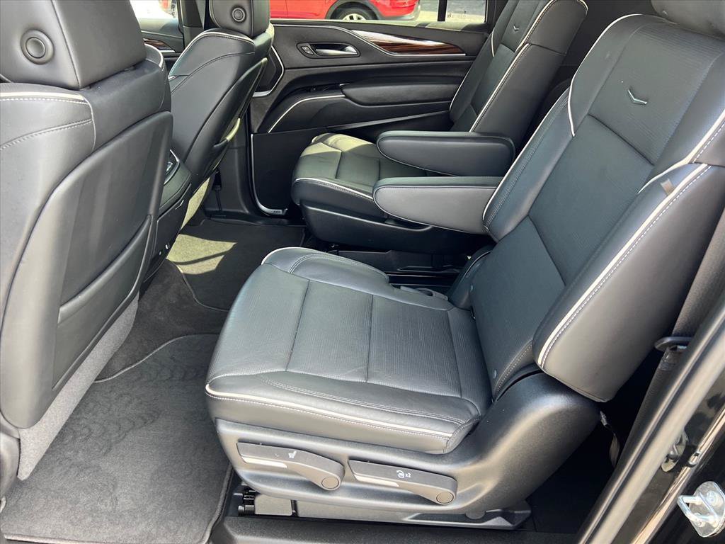 Used 2023 Cadillac Escalade ESV Premium Luxury AWD/4WD image 12