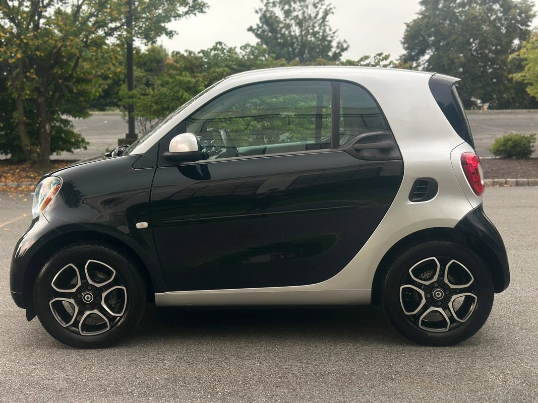 Used 2016 smart fortwo Prime RWD image 4