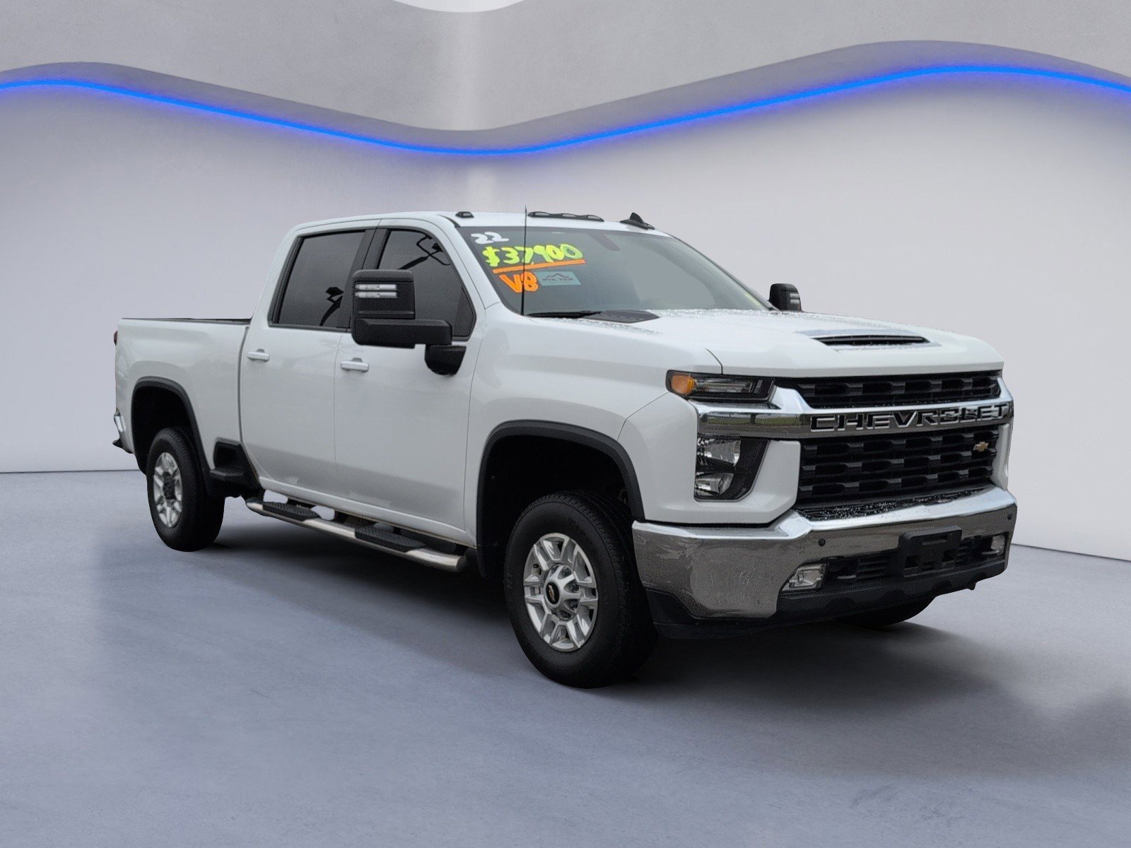 Used 2022 Chevrolet Silverado 2500 LT w/ Convenience Package image 3