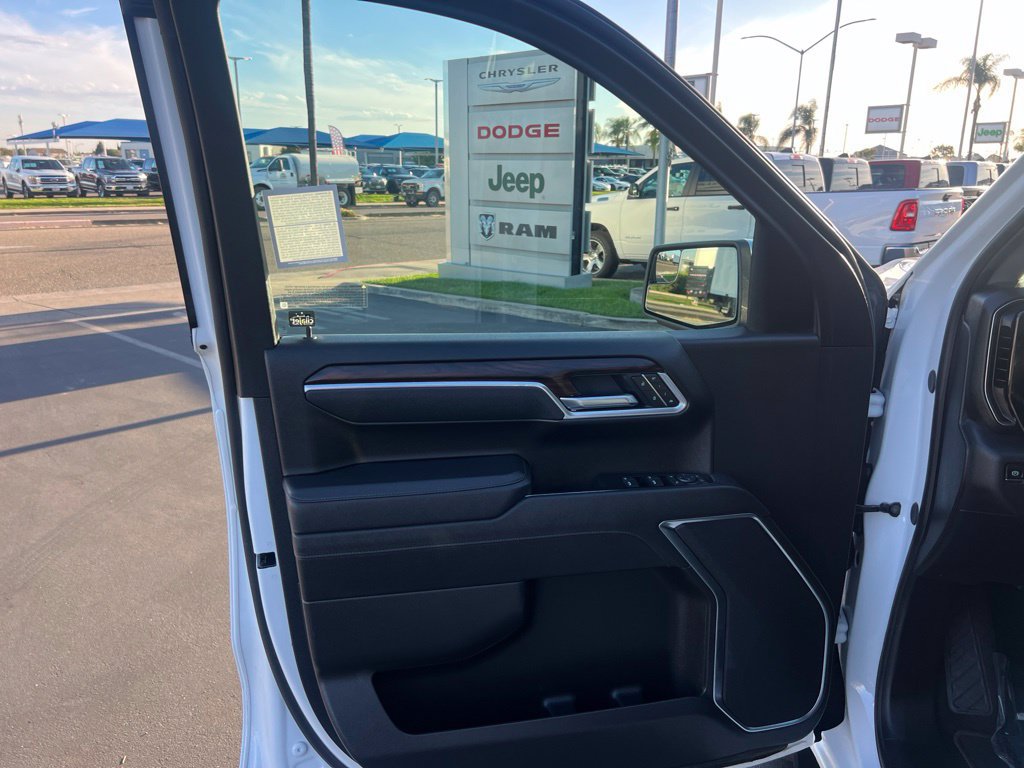 Used 2025 GMC Sierra 1500 SLT AWD/4WD image 22