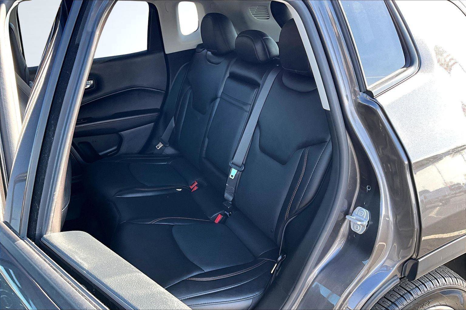 Used 2018 Jeep Compass Limited image 27