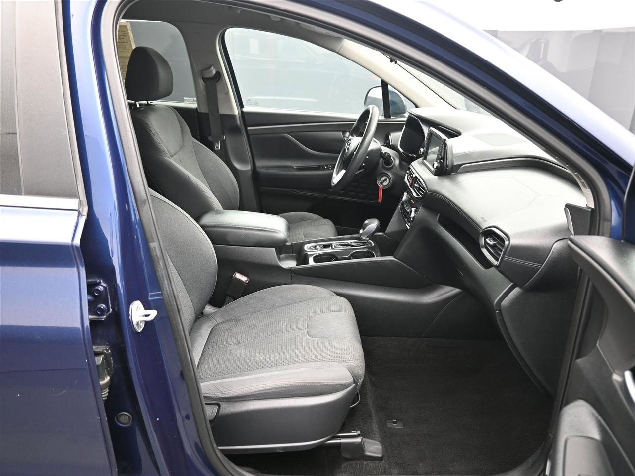 Used 2019 Hyundai Santa Fe SE image 9