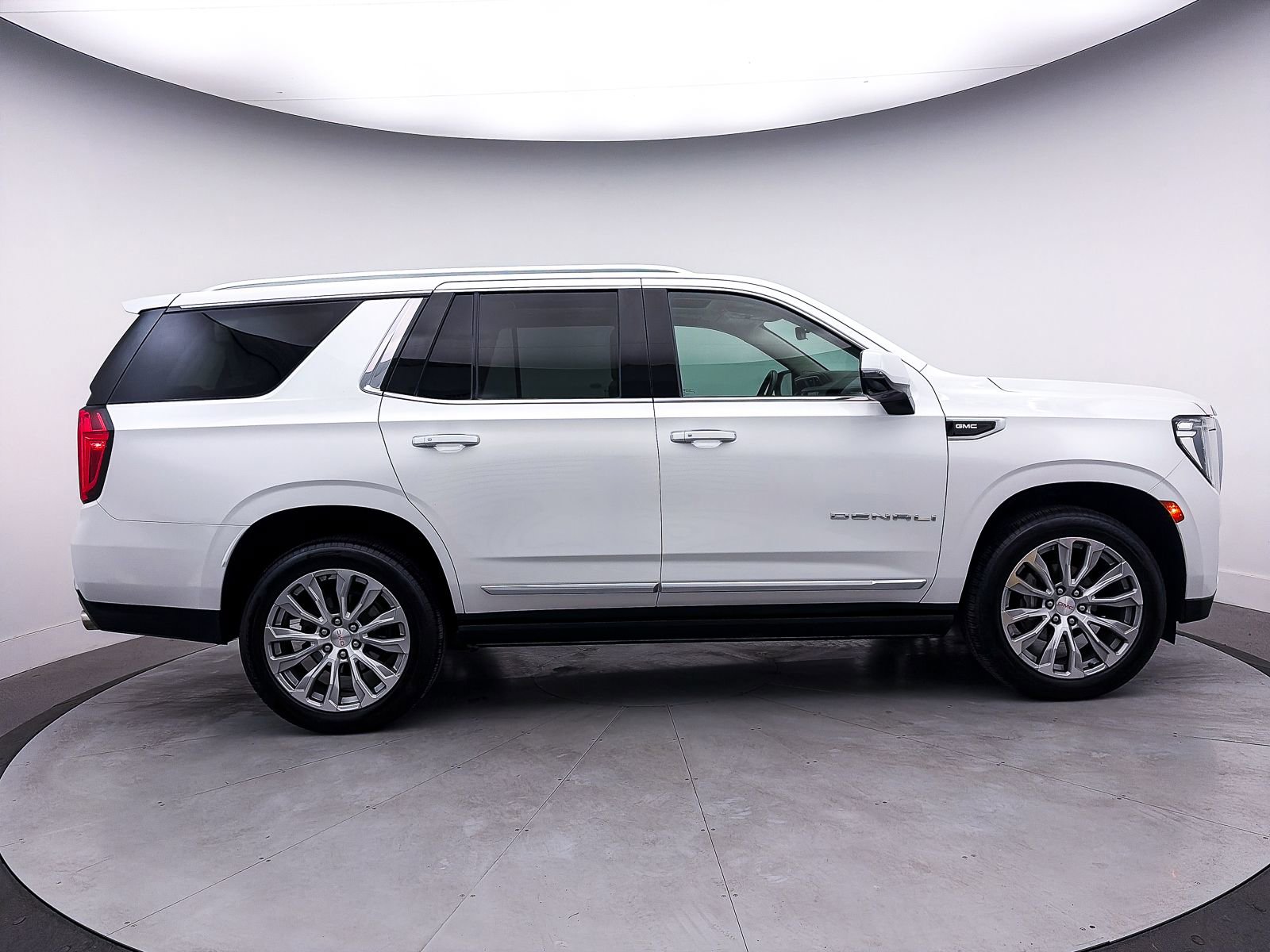 Used 2021 GMC Yukon Denali w/ Denali Premium Package image 46