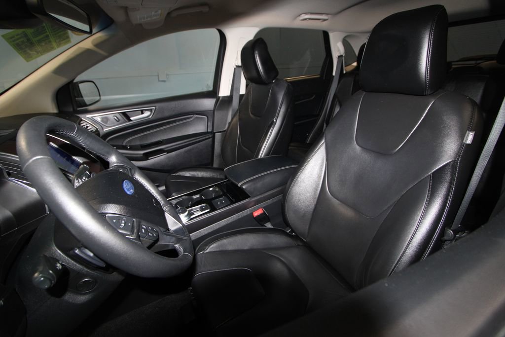 Used 2020 Ford Edge Titanium AWD/4WD image 4