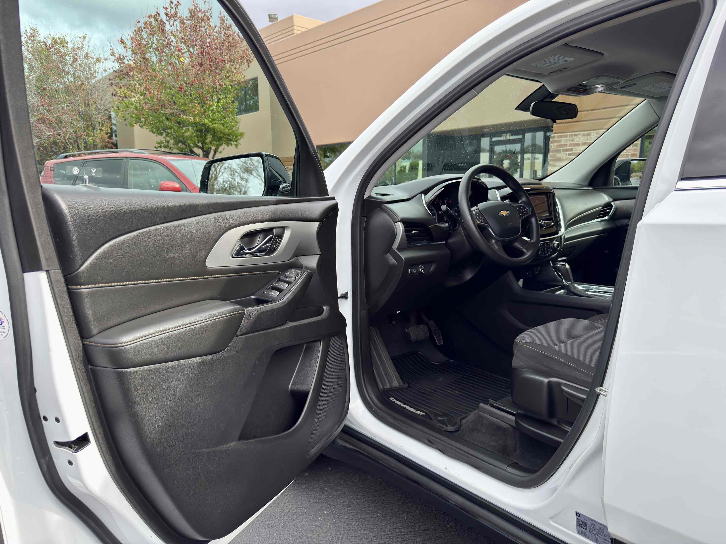 Used 2020 Chevrolet Traverse LS image 21