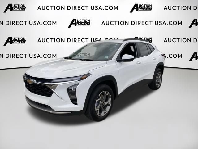 Used 2025 Chevrolet Trax LT FWD image 1