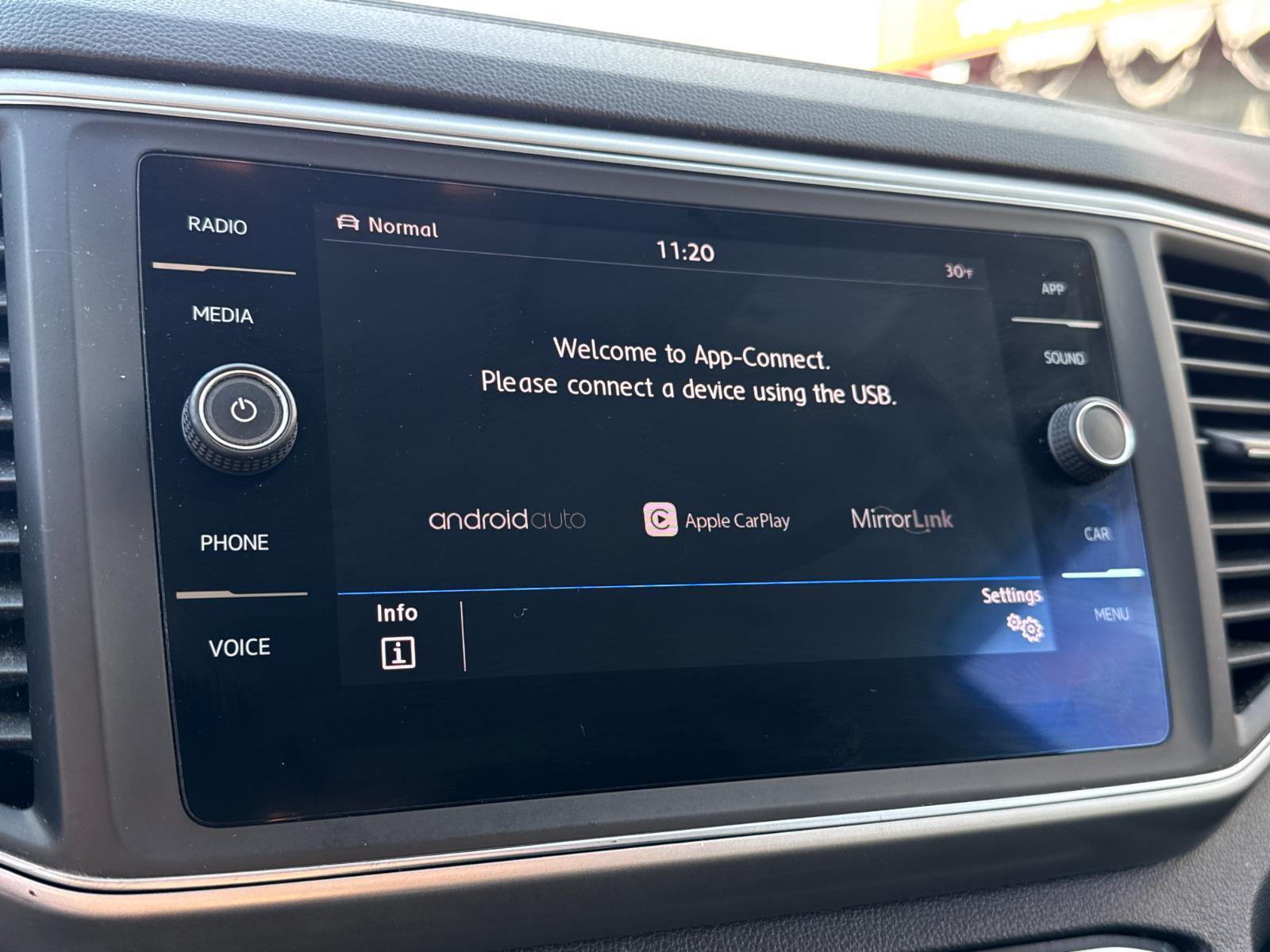 Used 2019 Volkswagen Atlas SE w/ Towing Package image 23